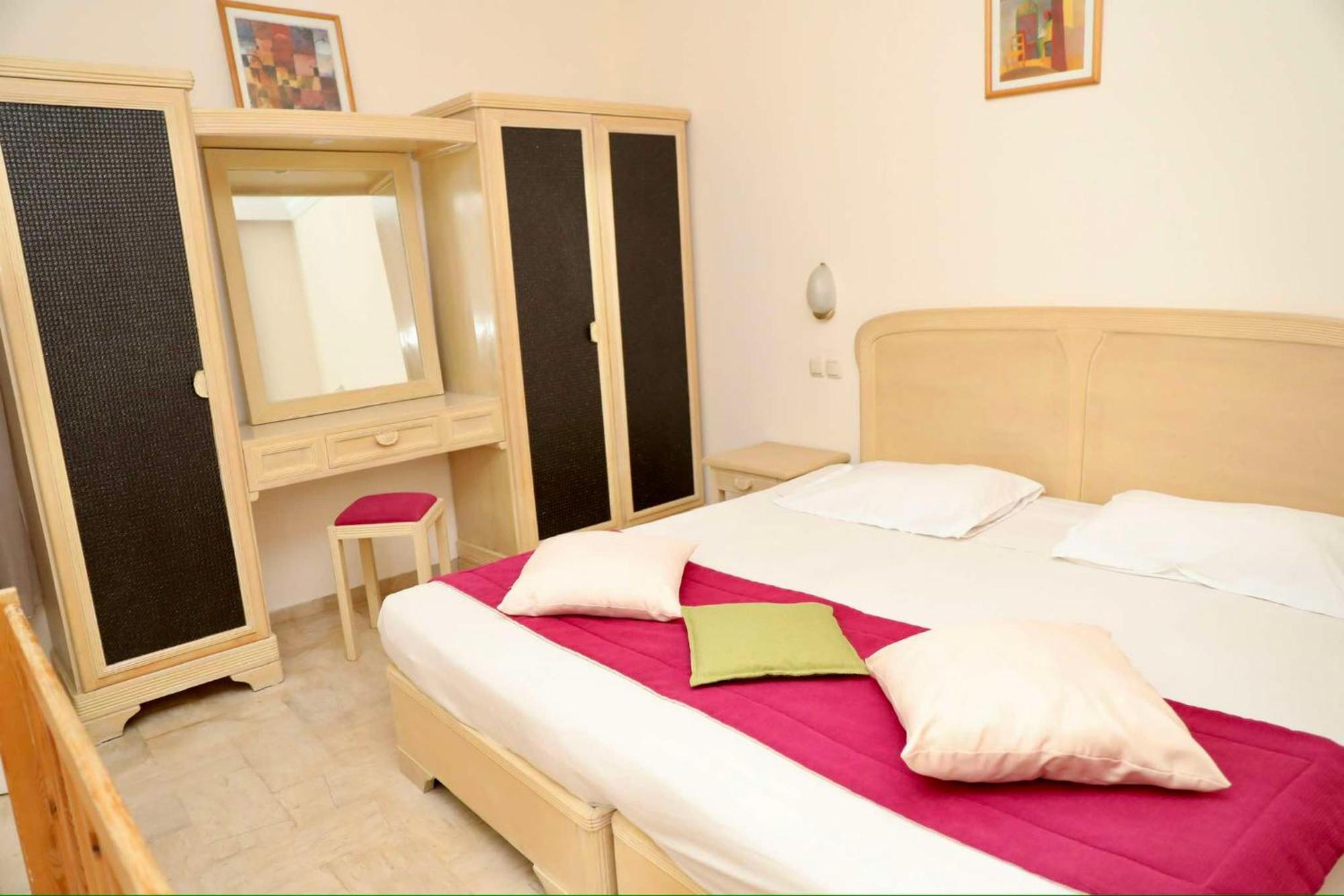 Appart Hotel Rodes Mezraia Exteriér fotografie